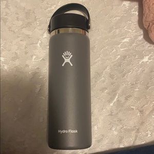 20 oz dark gray hydro flask 🤍
